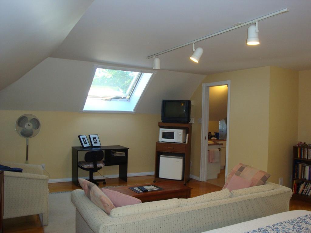 Downtown Bed & Breakfast Монктон Екстер'єр фото