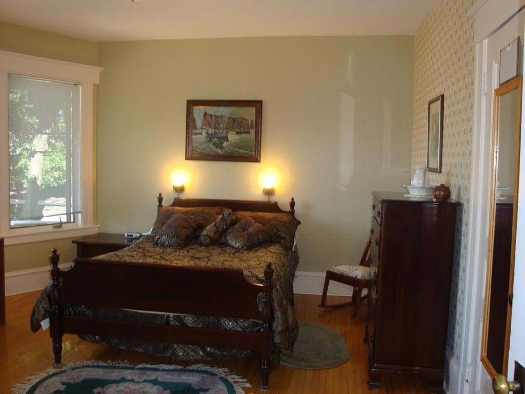 Downtown Bed & Breakfast Монктон Екстер'єр фото
