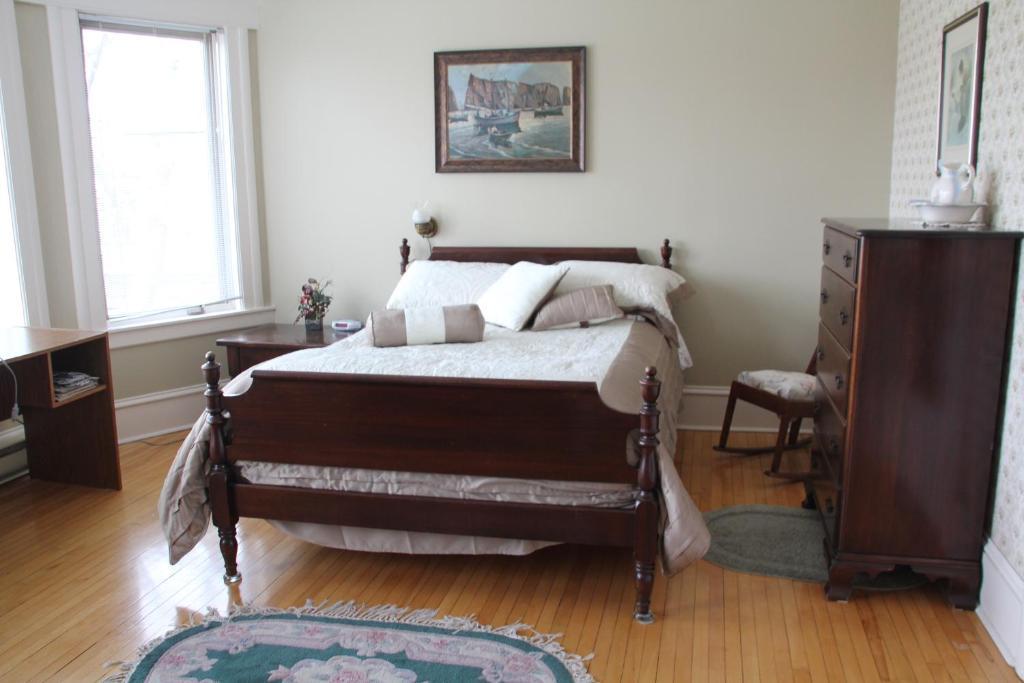 Downtown Bed & Breakfast Монктон Номер фото