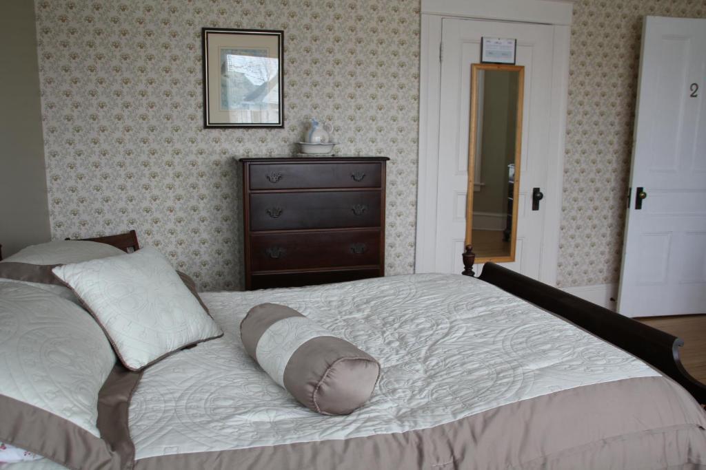 Downtown Bed & Breakfast Монктон Номер фото