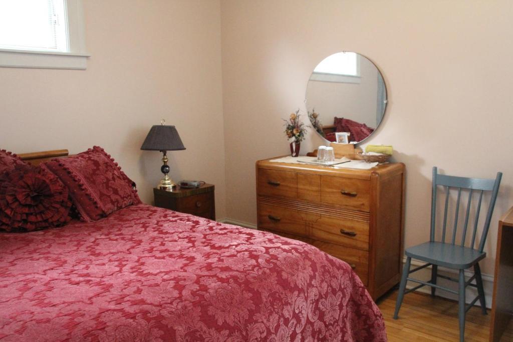Downtown Bed & Breakfast Монктон Номер фото