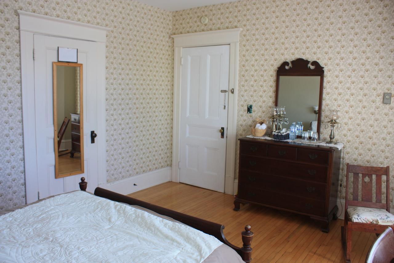 Downtown Bed & Breakfast Монктон Екстер'єр фото