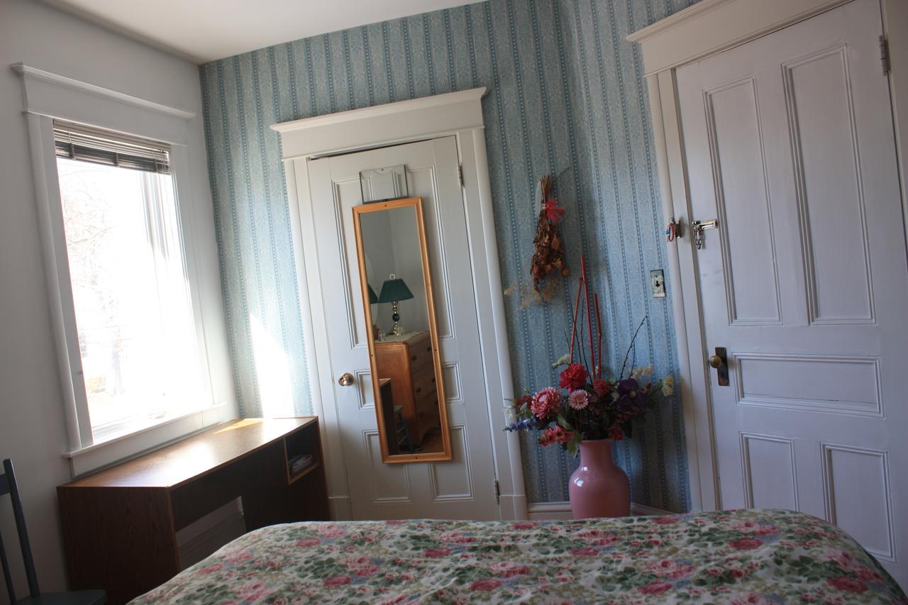 Downtown Bed & Breakfast Монктон Екстер'єр фото